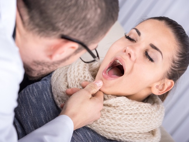Is it possible to infect a child’s purulent sore throat if mom or family members are sick? Is purulent tonsillitis infectious?