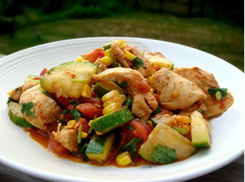 Диетическое блюдо - курица с кабачками