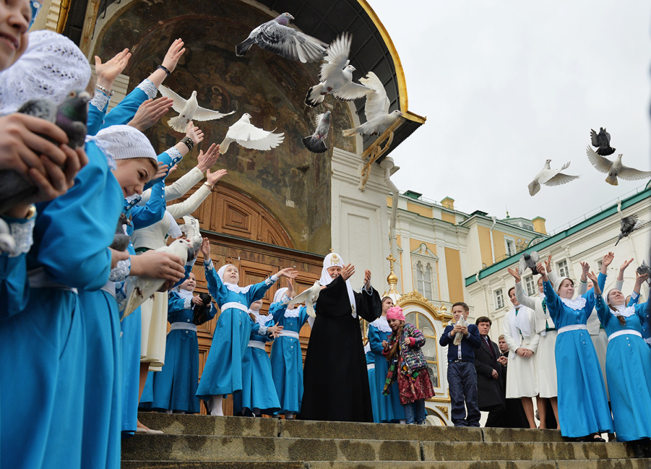 Egyes templomokban a madarakat szabadítják fel az angyali üdvözletre