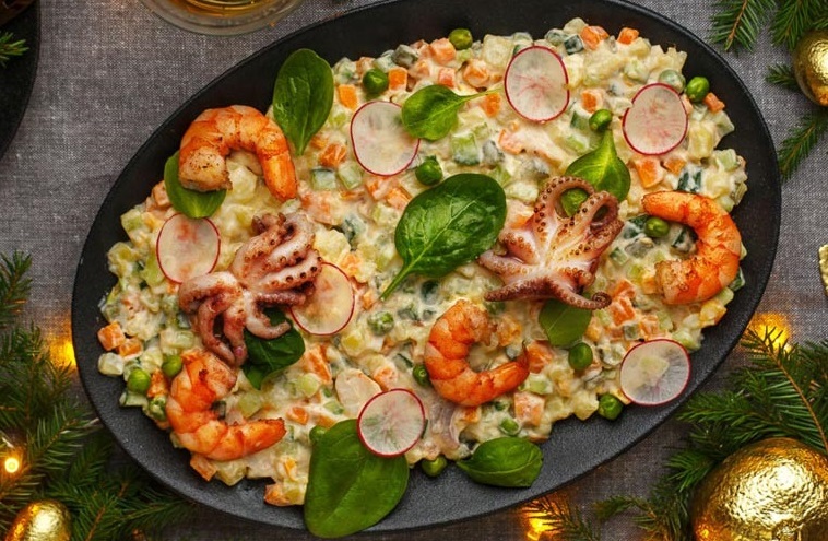 Рыбный салат с креветками на новогодний праздничный стол 2024