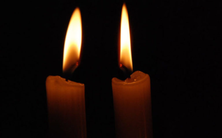 Signs associated with the church candle in the church, at home: interpretation