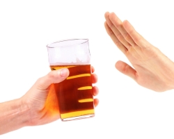 Bedal Beer saat menyusui. Apakah mungkin untuk menyusui bir non -alkohol?