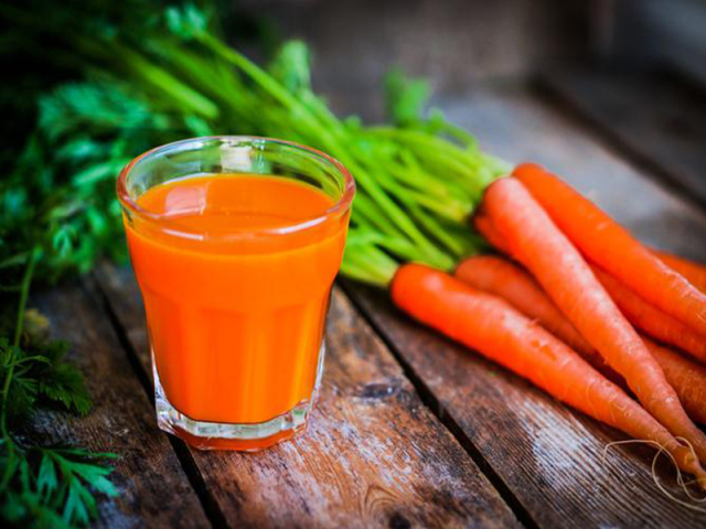 Karottensaft: Vorteile und Schaden. In welchem \u200b\u200bAlter kann ein Kind Karottensaft sein und wie man ihn während der Schwangerschaft richtig trinkt und wie viel?