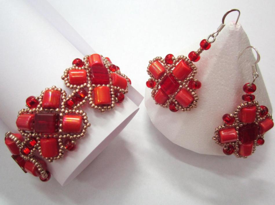 Jewelry with ruby \u200b\u200band coral