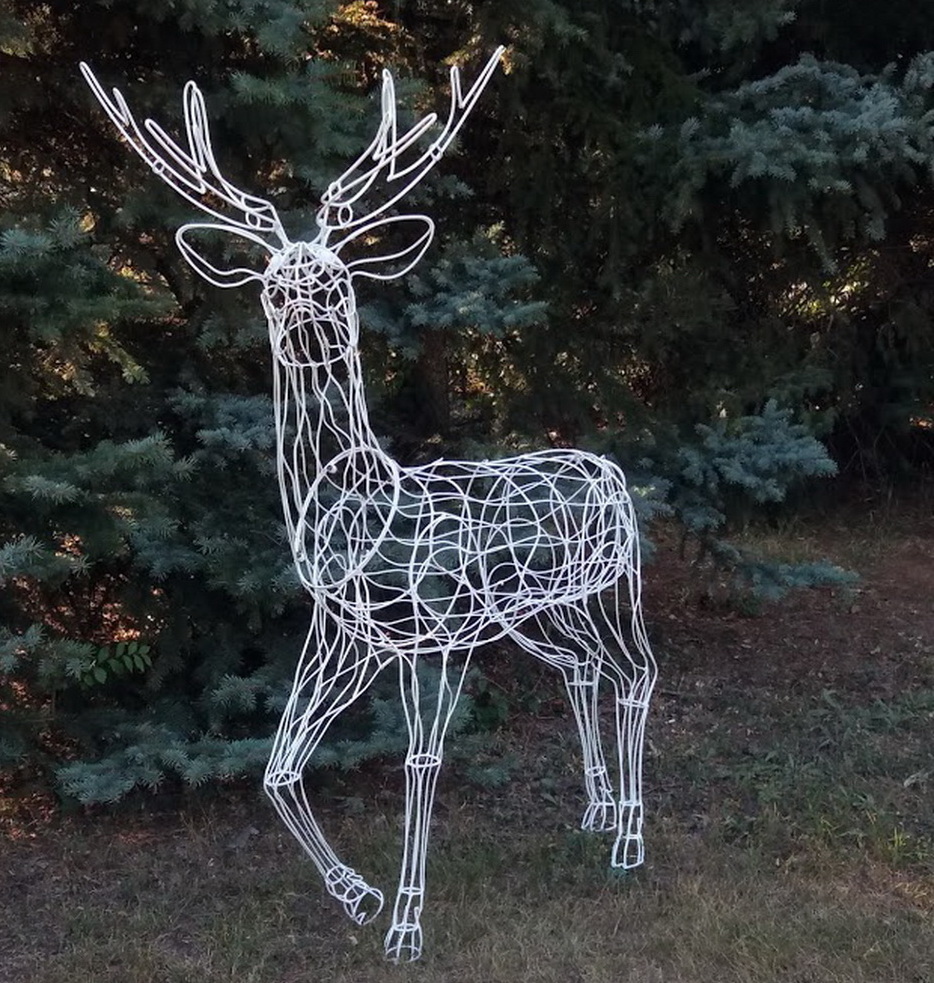 A deer made of wire