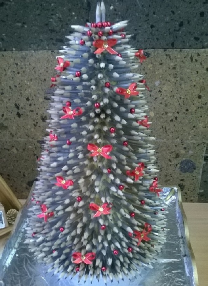 Pohon Natal DIY dari pensil