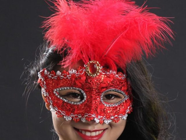 Kako narediti maskare maske z lastnimi rokami za novo leto: navodila korak za korakom. Kako okrasiti maskaradno masko: ideje, fotografija