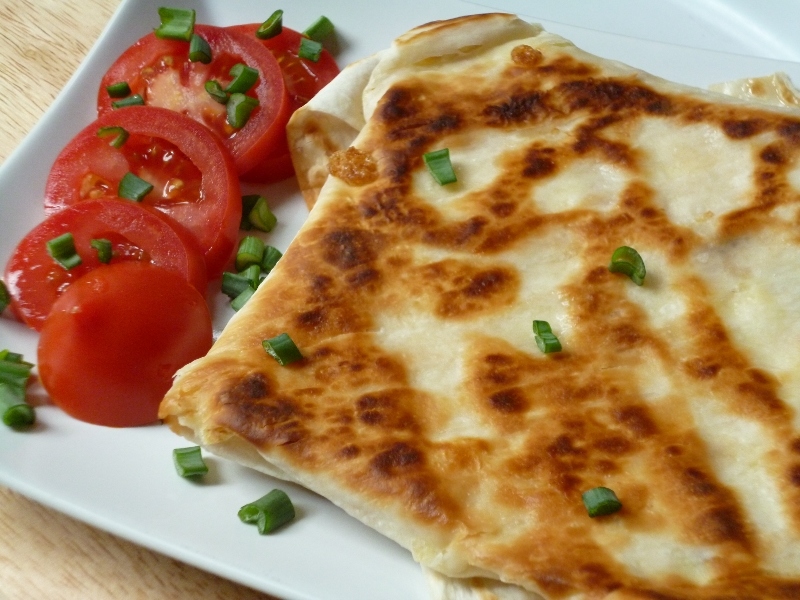 Omlet in Lavash: gustoso è caldo e freddo!