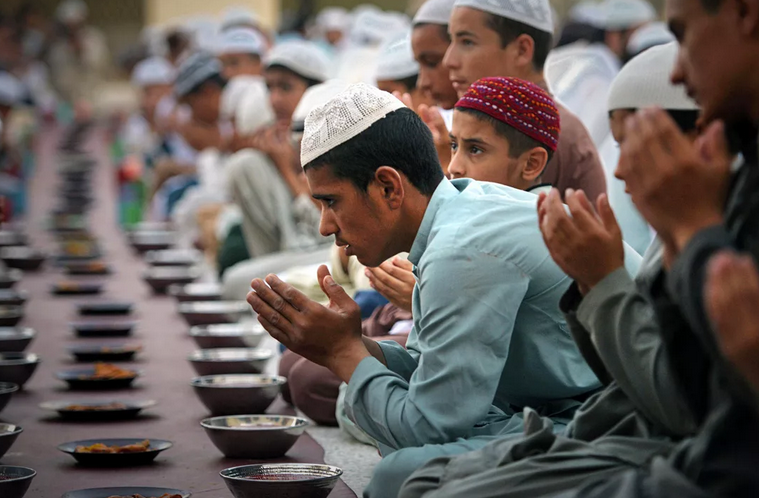 Muslim post in Ramadan