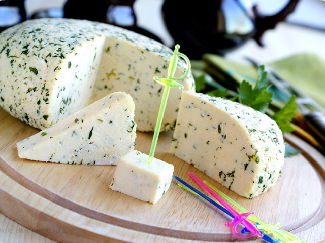 Kako narediti domači sir iz kravjega in kozjega mleka? Prednosti in škoda skutega sira. Kako in koliko shranjevati skuto?