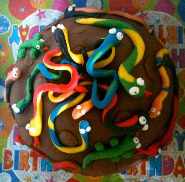 Детский торт в год змеи