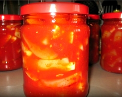 Les courgettes dans la tomate pour l'hiver sont les meilleures recettes: des courgettes tranchantes 