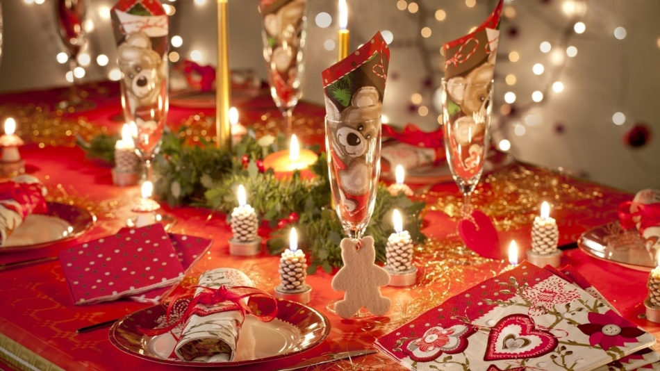 Маленькие свечки-шишки для новогоднего или рождественского ужина