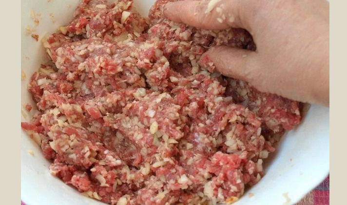 Mešajte mleto meso za izreze