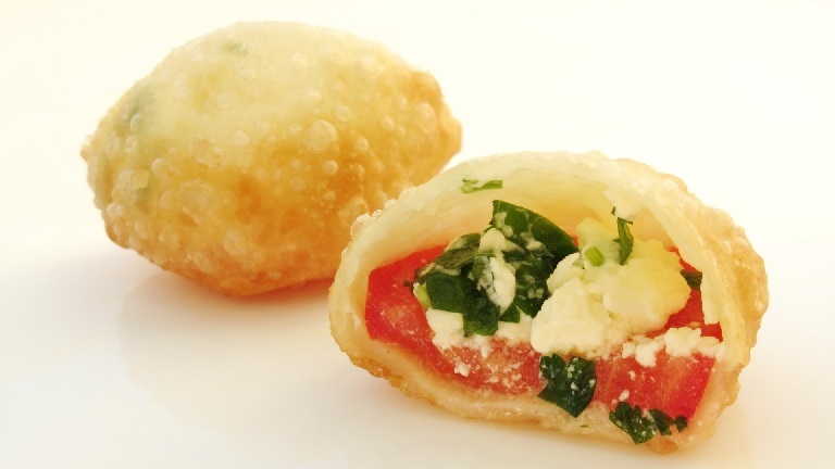 Cheese bombs with tomatoes