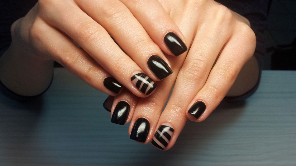 Fashionable black manicure for autumn 2016