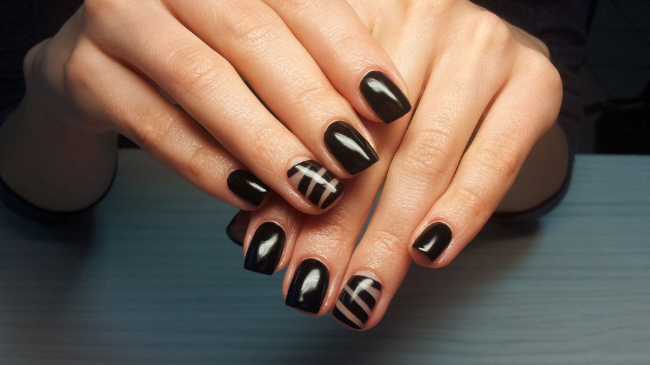 Manicure nera alla moda per l'autunno 2016