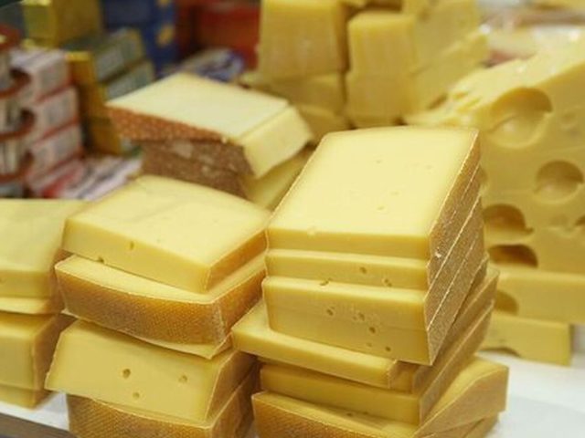 Kako razlikovati pravi sir od ponarejanja? Kako določiti pravi sir? Sestava tega sira