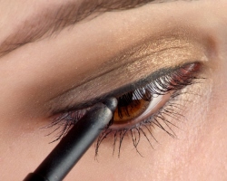 What is the best way to look up: with a pencil or eyeliner? Which eye eyeliner is the best: the rating of the best eyebrows, reviews. How to buy a good branded eyeliner in the Aliexpress online store: review, links to brands