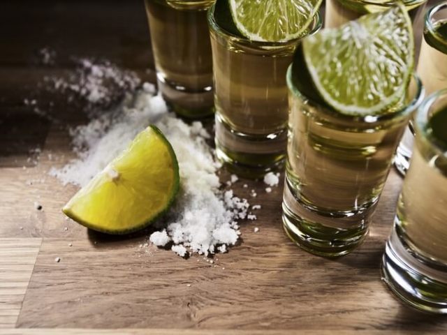 TECILA: How to drink and how to bite? How do they drink tequila with salt and lemon or lime? How do they drink tequila in Mexico and in Russia, what is they drinking?
