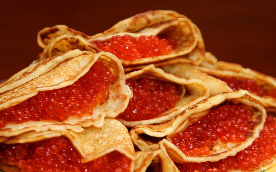 The smallest and largest red caviar: what fish?