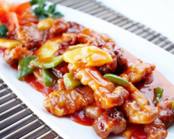 Kako kuhati svinjino v sladki in kisli omaki v kitajščini: najboljši recepti. Svinjina, pečena v sladki in kisle omake z ananasom, zelenjavo, rižem, poprom, arašidi, sezamovimi semeni, gobami, šampinom, funhozo, krompirjem, v testu: recept