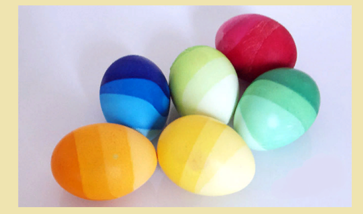 Необычный способ покраски яиц