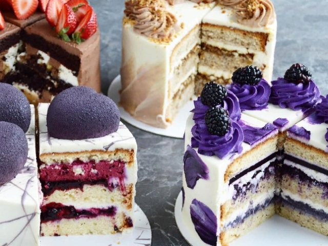 A legfinomabb keksz torta impregnálással, gyümölcsréteggel és krémmel: a legjobb receptek. Hogyan lehet eltávolítani a bogyóréteget az alakból: tippek