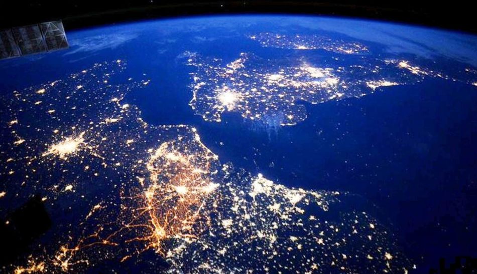 Бельгия из космоса - самая яркая область на карте ночной европы