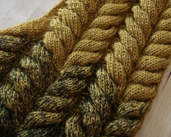 Spikelet asiatique avec aiguilles à tricot - un épikelet asiatique paresseux pour les débutants, une version classique. Spikelet asiatique avec aiguilles à tricot: un motif de tricot d'un motif sur les aiguilles à tricot dans un cercle