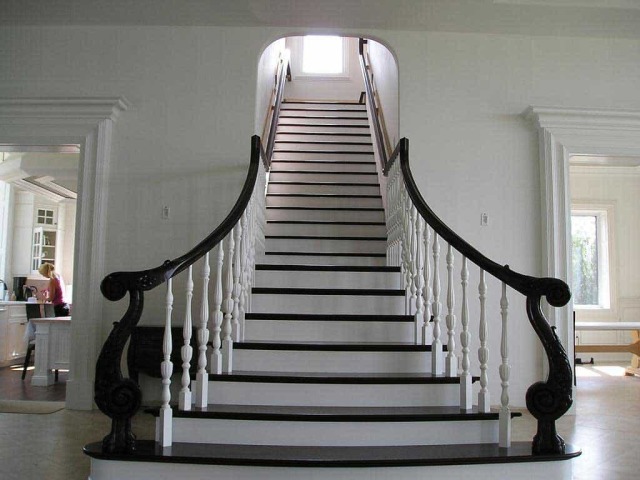 Народные приметы о лестнице: встреча на лестнице, упасть, взять через лестницу, сидеть напротив лестницы — разъяснение самых популярных примет