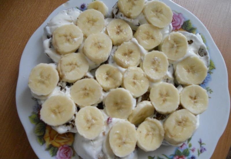 Tasty cake without baking in 15 minutes: banana layer