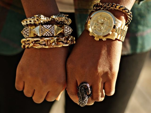 Comment choisir et commander des montres féminines élégantes à la mode pour AliExpress imperméables, bracelet, mécanique, électronique, avec un téléphone, des sports, une marque? Les meilleures montres pour femmes pour AliExpress