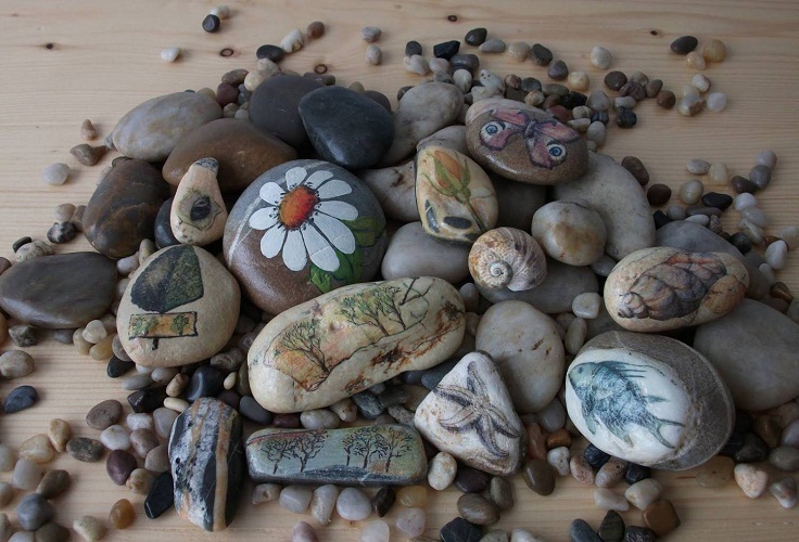 Decoupage stones will become original magnets
