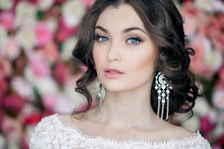 Makeup for the bride in the Greek style