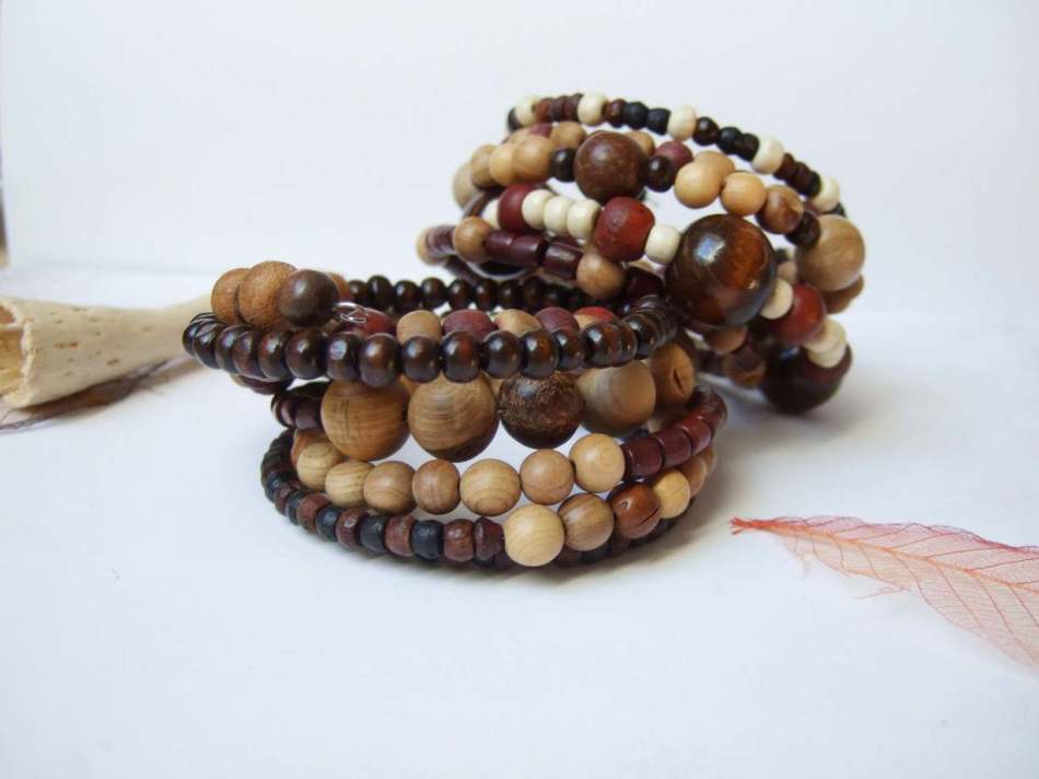 Bracelets en bois de style ethno