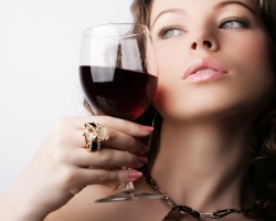 Le mal de l'alcool pour les femmes. Les premiers signes d'alcoolisme féminin et les moyens de les traiter