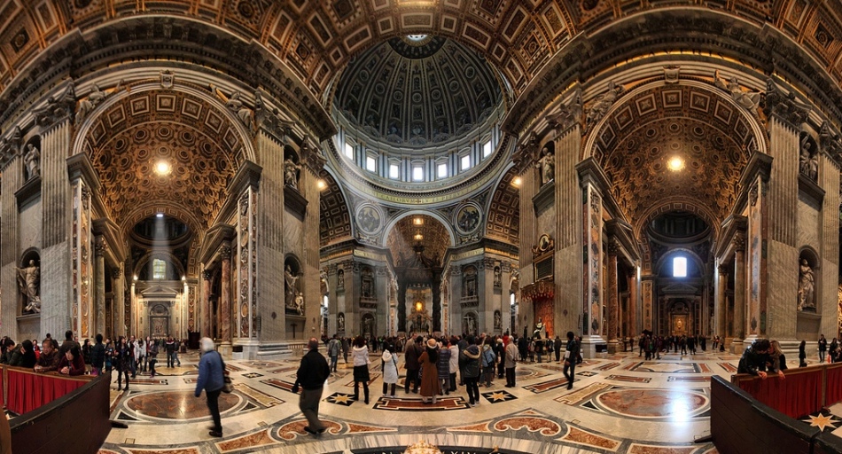 Interiori della Cattedrale di San Pietro, Roma, Italia