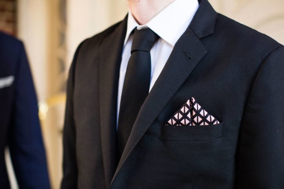 How to choose a handkerchief for a men's jacket in a breast pocket?