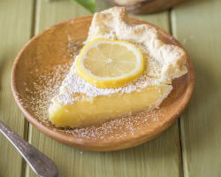 Recepti okusne limonine pite iz peska, kvasa, puff peciva. Kako speči domači skuto, jabolčno limono, vitko, korenček, hitro pito z limoninim nadevom?