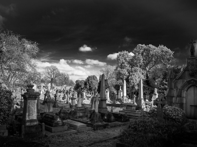 Какая примета потерять платок на кладбище? Что делать, если упал платок на кладбище?