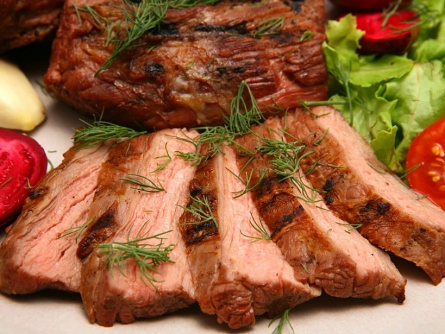 Babi dalam oven: Resep terbaik untuk meja perayaan. Cara menyiapkan daging babi dalam oven dalam bahasa Prancis, dengan jamur, keju, kentang, nanas, sayuran, prem, di bawah mantel bulu: resep: resep. Bumbu Babi di Oven: Resep