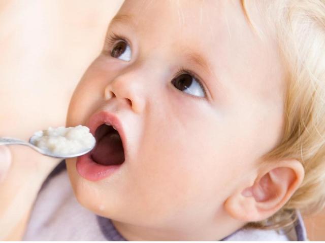 Чем кормить ребенка в 1 год? Питание ребенка в 1 год: меню, режим, схема, таблица