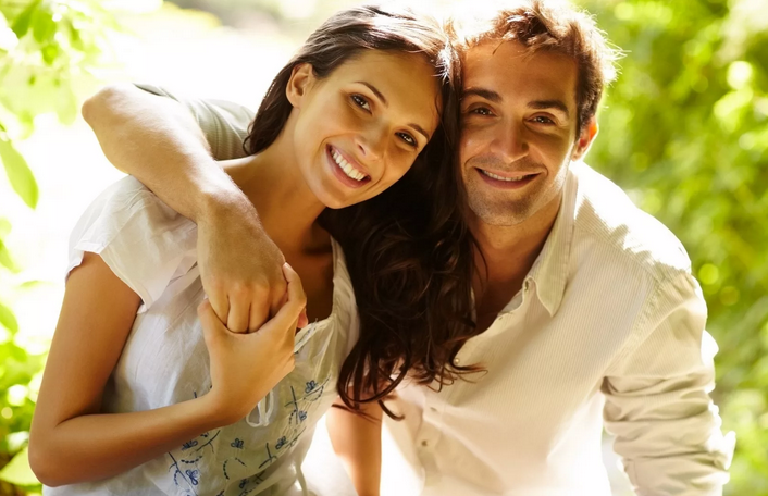 Catherine et Pavel sont tombés amoureux les uns des autres le soir du Nouvel An