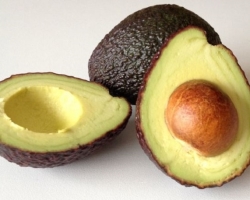 How to determine the ripeness of avocado by appearance? How to store avocado correctly so that it does not deteriorate?