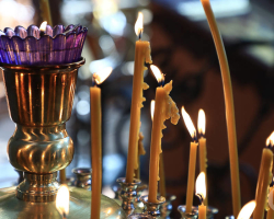12 свечей поставить в церкви, дома, что означает?
