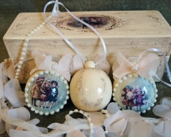 Decoupage of New Year's balls with your own hands with photography, bows, lace, fabric, napkin, wool, papier-masha, vintage style, artic artillery ball: step-by-step instructions for beginners. Ideas for the beautiful decoupage of New Year's balls with your own hands: photo