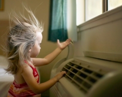 AC atau kontrol iklim di mobil, apartemen: Apa perbedaan, perbedaan, mana yang lebih baik? Keuntungan Pengendalian Iklim atas AC di mobil, apartemen: Deskripsi