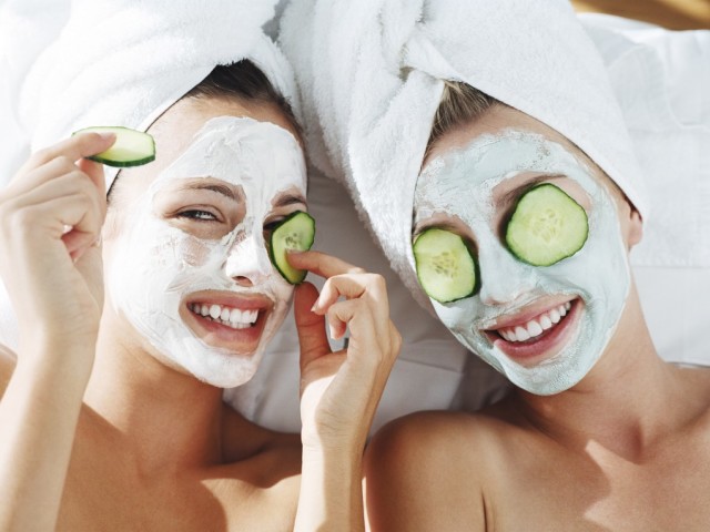 Sollevare maschera per il viso. Come fare una maschera ascendente contrastante e tonica per una faccia a casa?