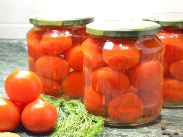 Tomates d'hiver sans stérilisation: 2 meilleures recettes de pas en pas avec des ingrédients détaillés